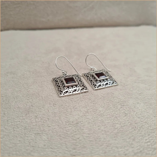 Boucles d'oreilles carrées ethniques en grenat "EI1323.G"