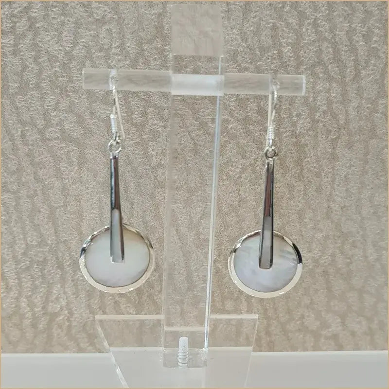 Boucles d’oreilles pendantes en nacre blanche “EN1098.W