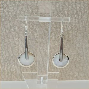 Boucles d’oreilles pendantes en nacre blanche “EN1098.W