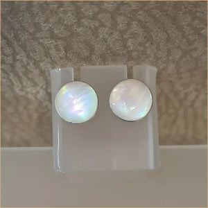 Boucles d'oreilles clous en nacre blanche "EN1080.W"