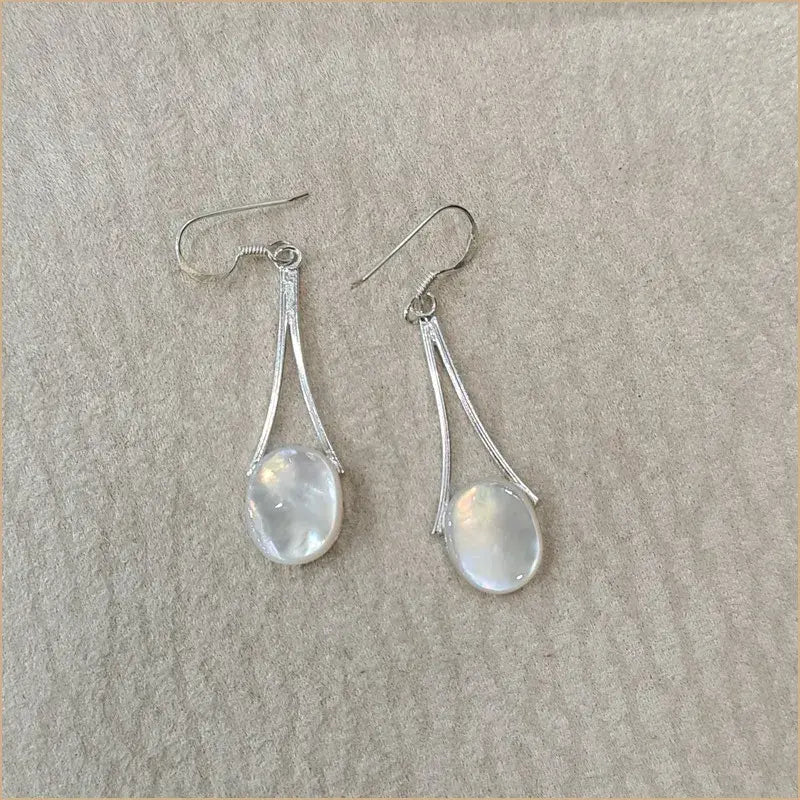 Boucles d'oreilles pendantes en nacre blanche "EN1083.W"