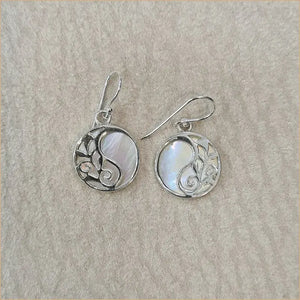 Boucles d'oreilles recto verso gravé en nacre blanche "EN1084.W"