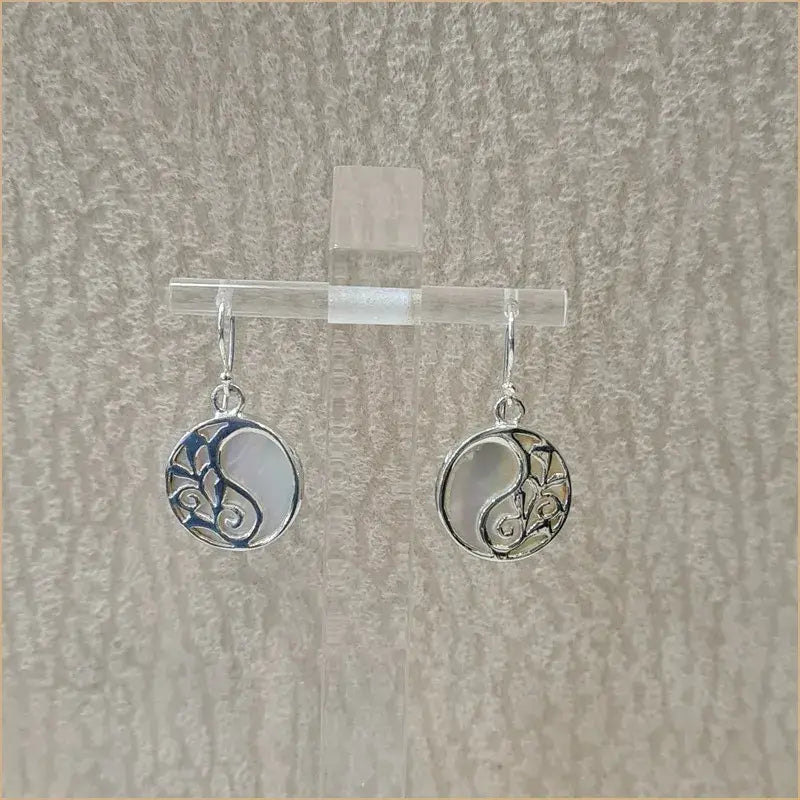Boucles d'oreilles recto verso gravé en nacre blanche "EN1084.W"