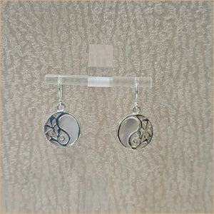 Boucles d'oreilles recto verso gravé en nacre blanche "EN1084.W"
