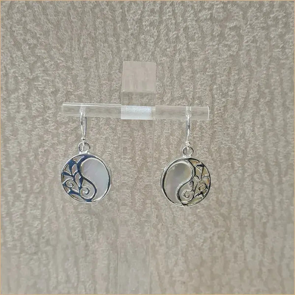 Boucles d'oreilles recto verso gravé en nacre blanche "EN1084.W"