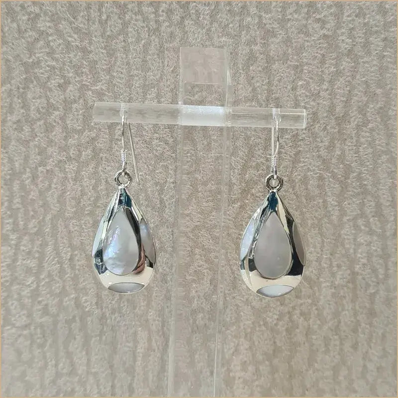 Boucles d’oreilles en nacre blanche “EN1094.W”