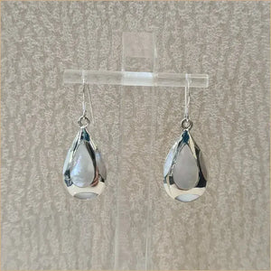 Boucles d’oreilles en nacre blanche “EN1094.W”