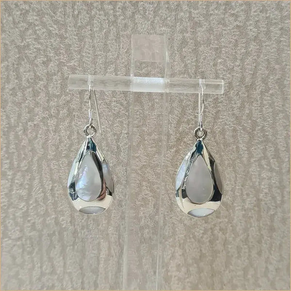 Boucles d’oreilles en nacre blanche “EN1094.W”