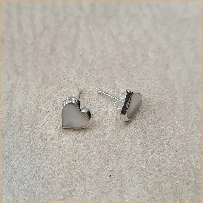 Boucles d’oreilles coeur en nacre blanche “EN1101.W"