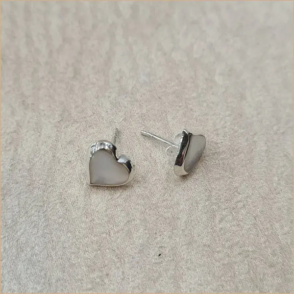 Boucles d’oreilles coeur en nacre blanche “EN1101.W"