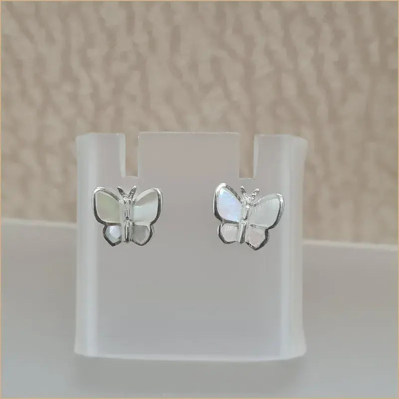 Boucles d’oreilles papillon en nacre blanche “EN1105.W"
