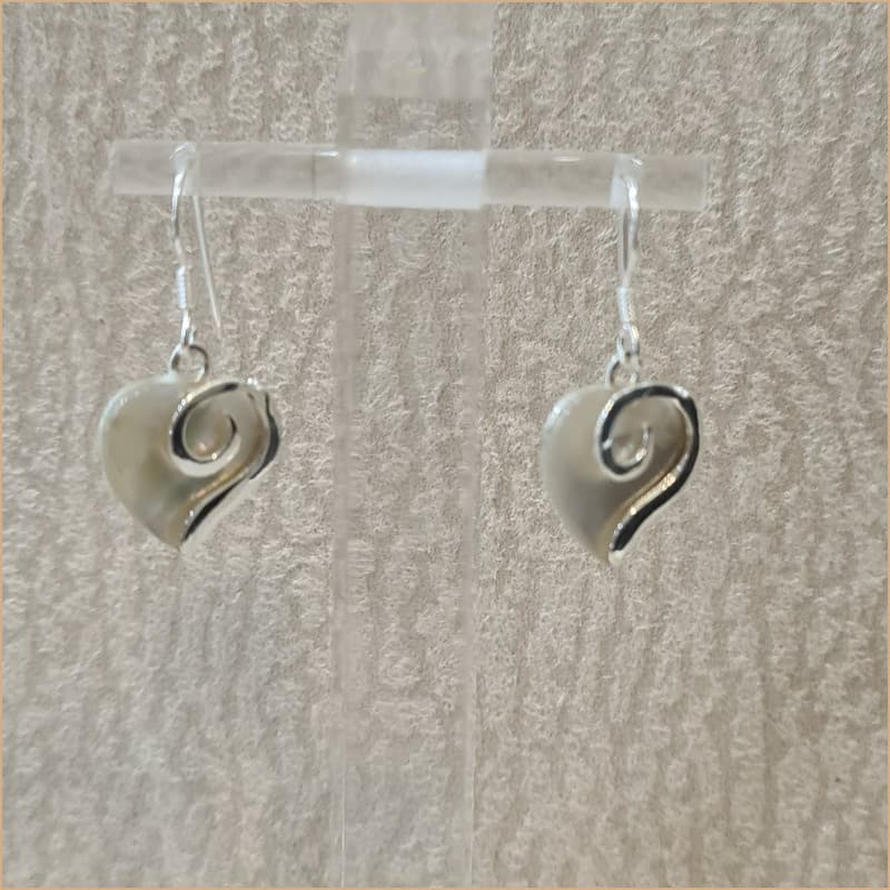 Boucles d'oreilles coeur en nacre blanche "EN1106.W"