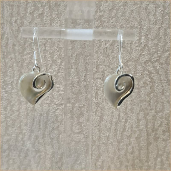 Boucles d'oreilles coeur en nacre blanche "EN1106.W"