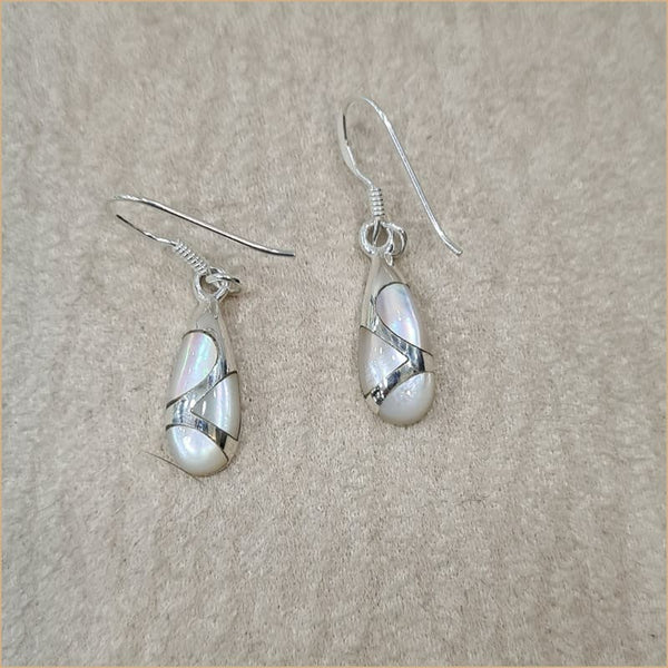 Boucles d'oreilles pendantes en nacre blanche "EN1110.W"