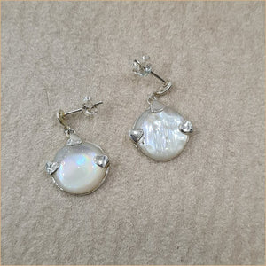 Boucles d'oreilles coeur recto verso en nacre blanche "EN1111.W"