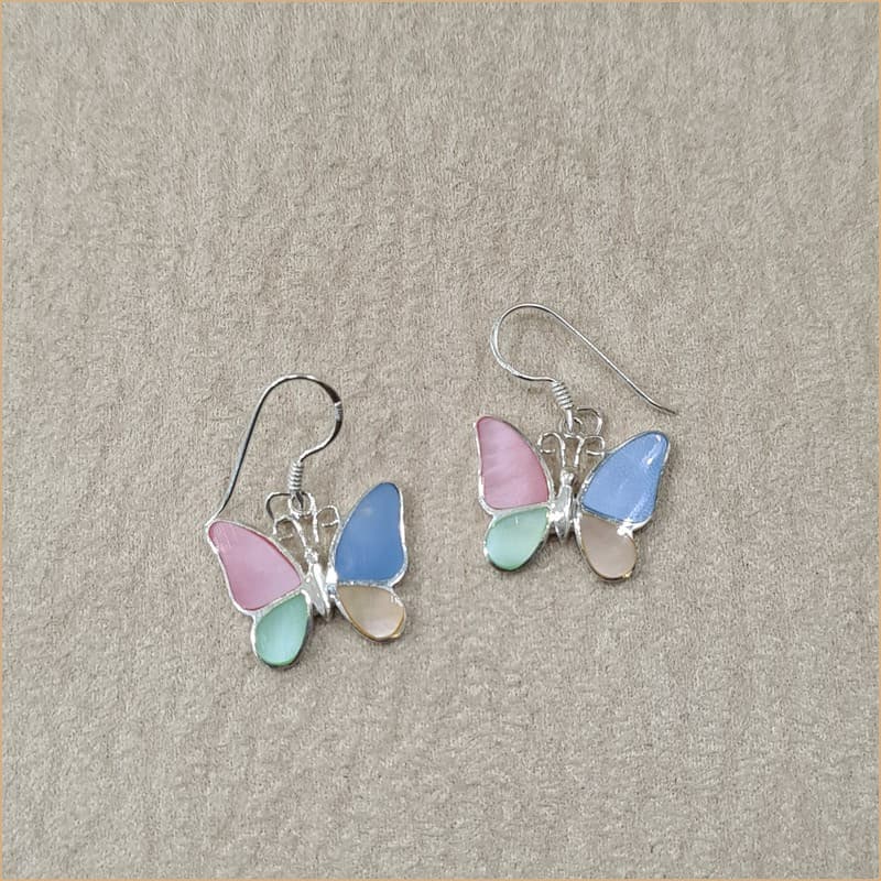 Boucles d'oreilles pendantes papillons en nacre multicolore "EN1117.M"