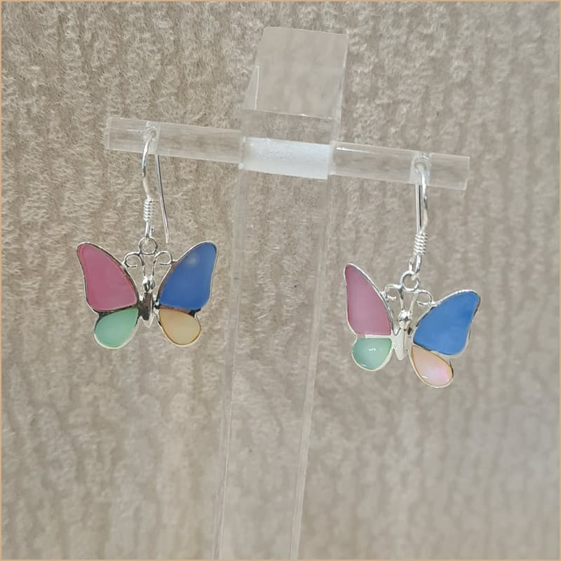 Boucles d'oreilles pendantes papillons en nacre multicolore "EN1117.M"