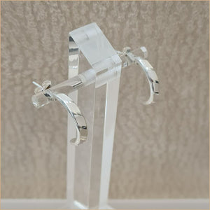 Boucles d'oreilles demi créoles en nacre blanche "EN1120.W"