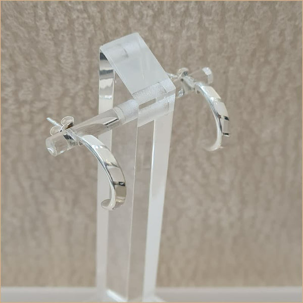 Boucles d'oreilles demi créoles en nacre blanche "EN1120.W"