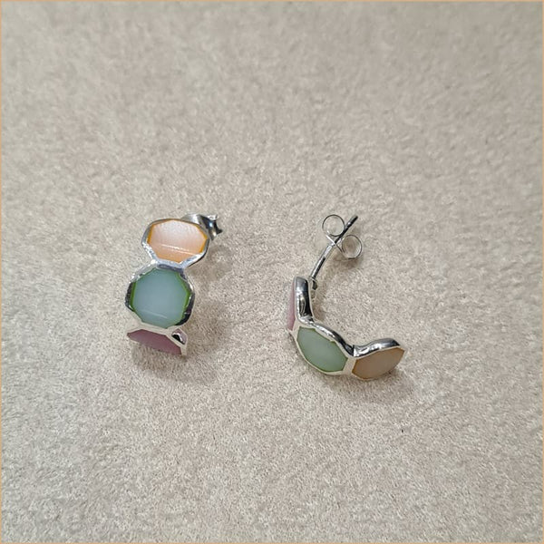 Boucles d'oreilles demi créoles en nacre multicolore "EN1122.M"