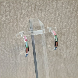 Boucles d’oreilles demi créoles en nacre multicolore “EN1123.M”