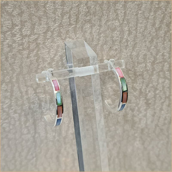 Boucles d’oreilles demi créoles en nacre multicolore “EN1123.M”