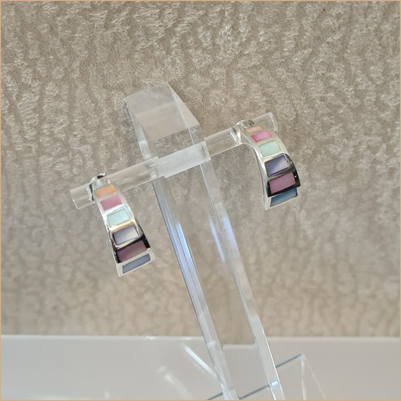 Boucles d’oreilles demi créoles en nacre multicolore “EN1124.M”