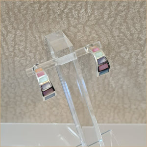 Boucles d’oreilles demi créoles en nacre multicolore “EN1124.M”