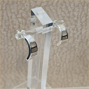 Boucles d’oreilles demi créoles en nacre blanche “EN1124.W”