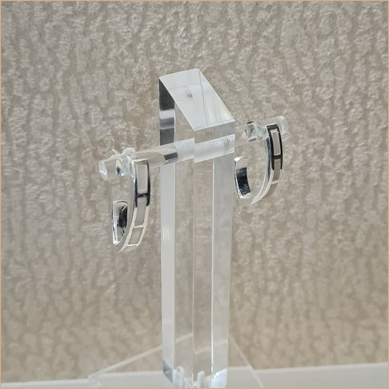 Boucles d’oreilles demi créoles en nacre blanche “EN1125.W”