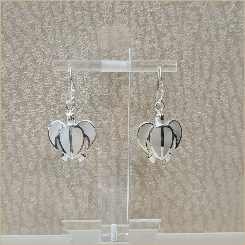 Boucles d’oreilles tortue en nacre blanche “EN1140.W”