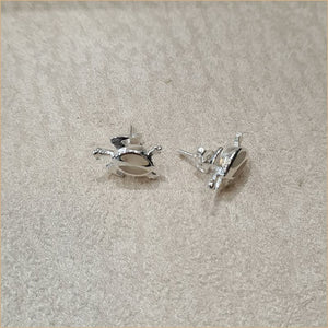 Boucles d’oreilles tortue en nacre blanche “EN1141.W”