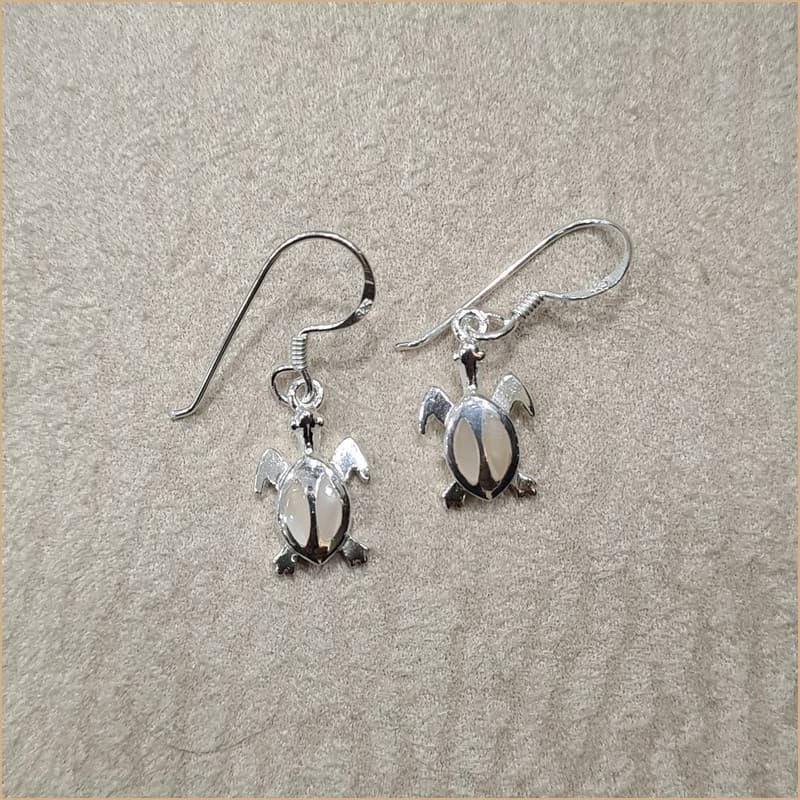 Boucles d’oreilles tortue en nacre blanche “EN1142.W”