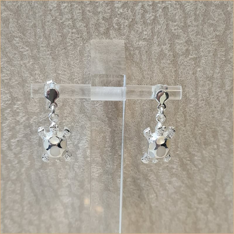 Boucles d’oreilles tortue en nacre blanche “EN1143.W”