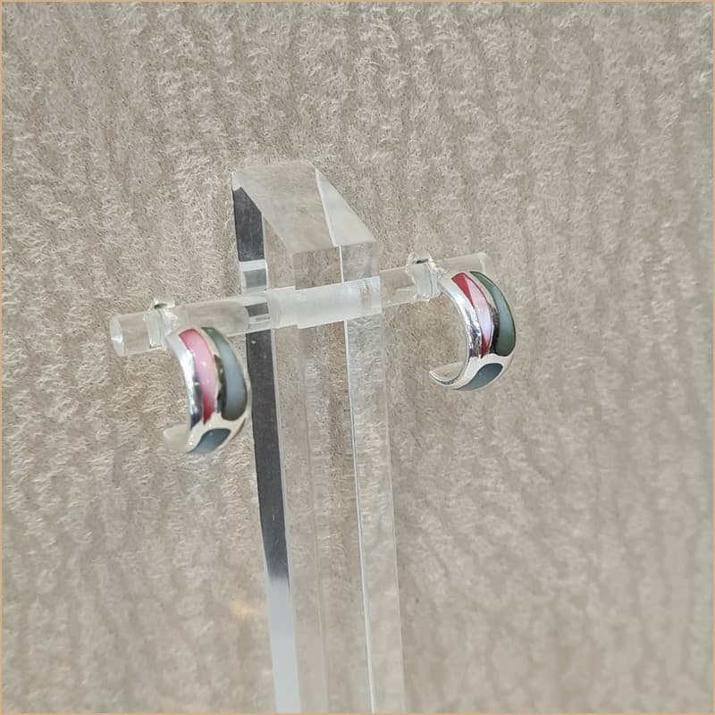 Boucles d’oreilles demi créoles en nacre multicolore “EN1144.M”