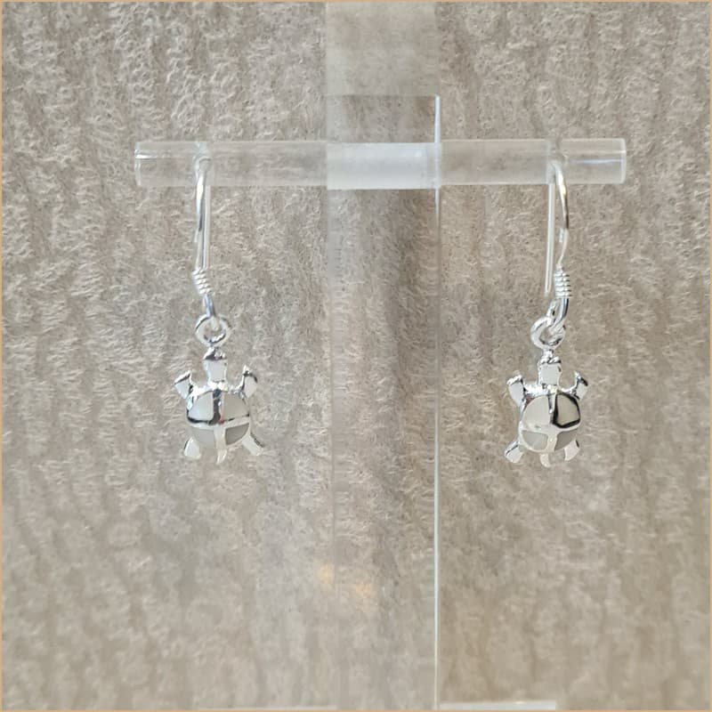 Boucles d’oreilles tortue en nacre blanche “EN1146.W”