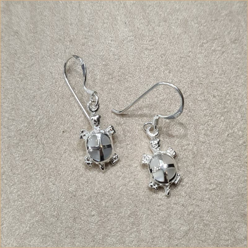 Boucles d’oreilles tortue en nacre blanche “EN1148.W”
