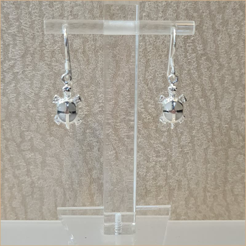 Boucles d’oreilles tortue en nacre blanche “EN1148.W”