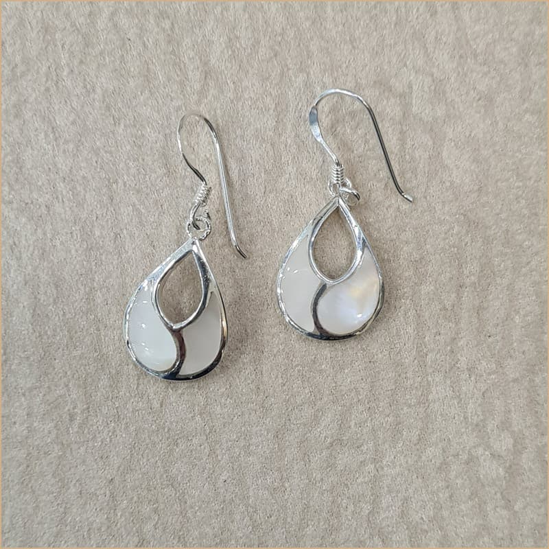 Boucles d’oreilles en nacre blanche “EN1152.W”