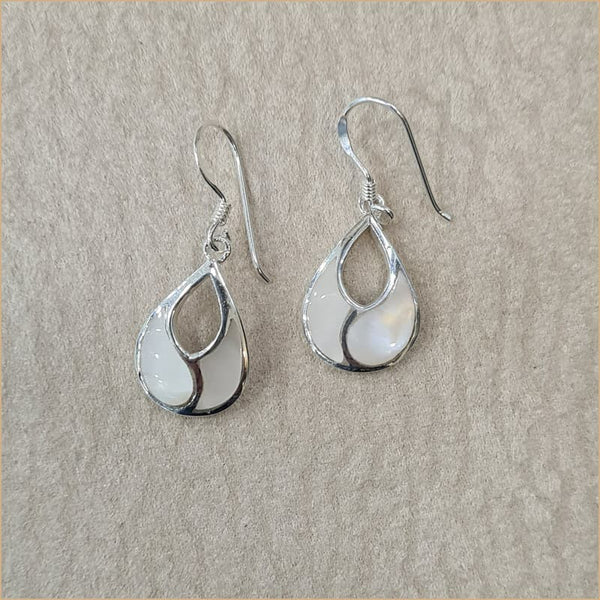 Boucles d’oreilles en nacre blanche “EN1152.W”