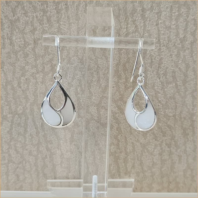 Boucles d’oreilles en nacre blanche “EN1152.W”