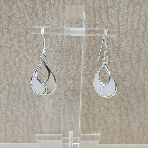 Boucles d’oreilles en nacre blanche “EN1152.W”