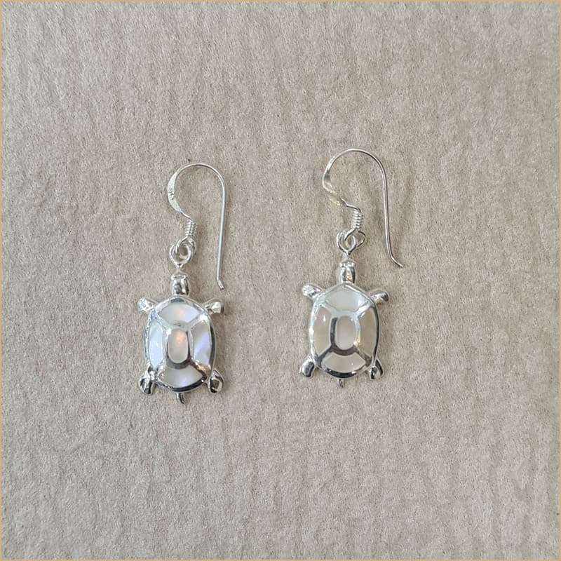 Boucles d’oreilles tortue en nacre blanche “EN1154.W”