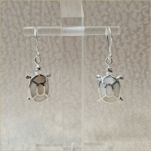 Boucles d’oreilles tortue en nacre blanche “EN1154.W”