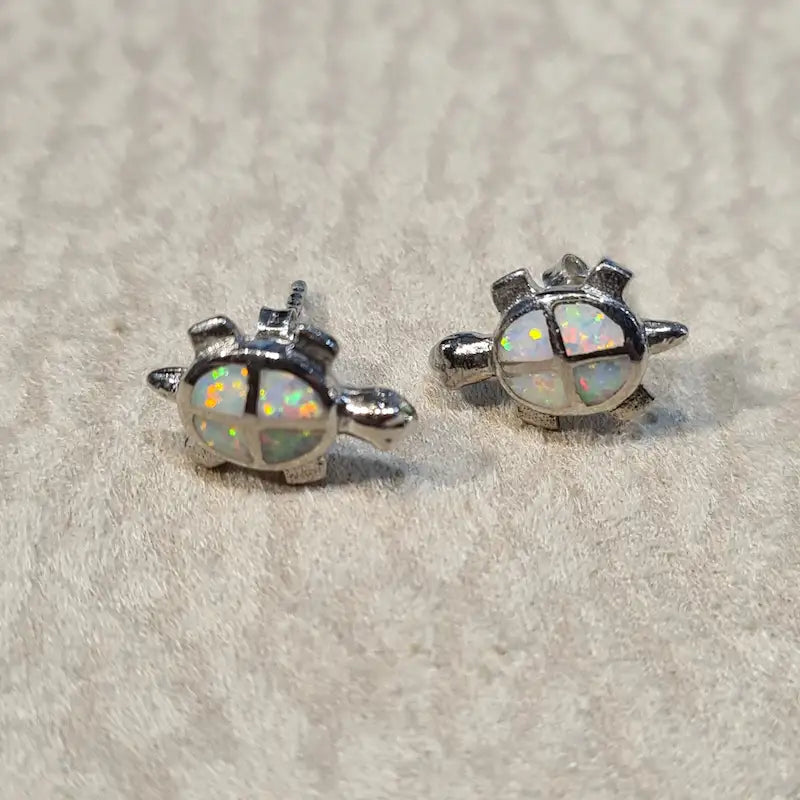 Boucles d'oreilles tortue opaline blanche "EOT2.W"