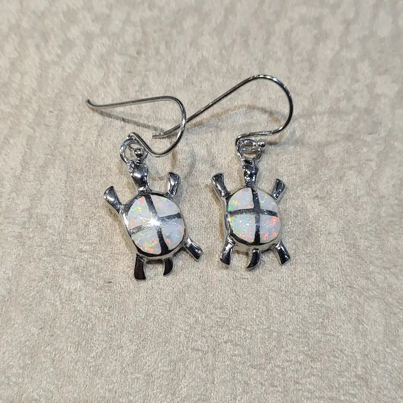 Boucles d'oreilles tortue opaline blanche "EOT4.W"