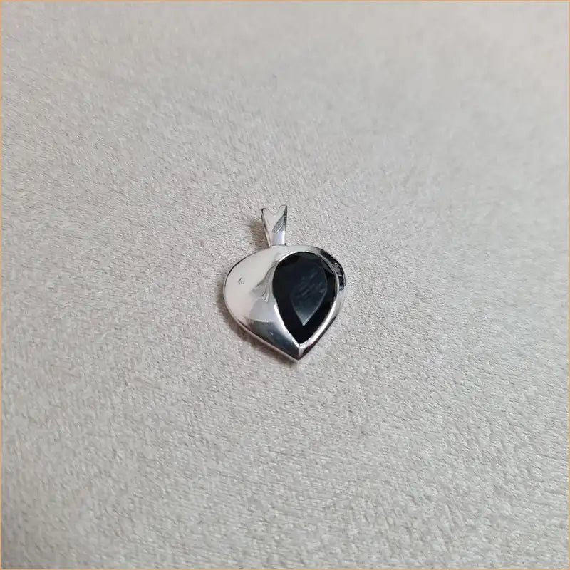 Pendentif onyx demi-coeur "PI1066.O"