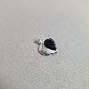 Pendentif onyx demi-coeur "PI1066.O"