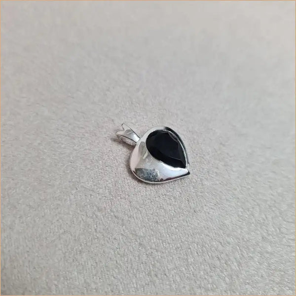 Pendentif onyx demi-coeur "PI1066.O"