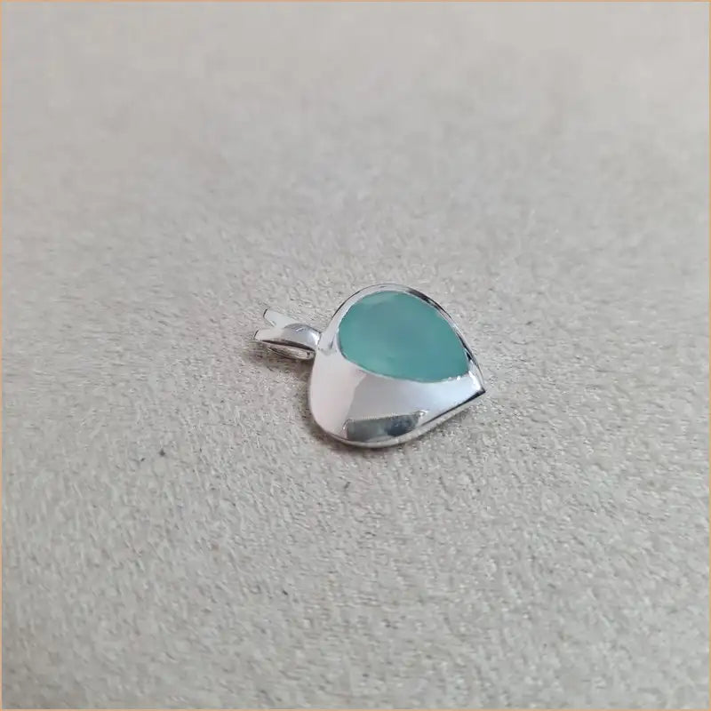 Pendentif calcédoine demi-coeur "PI1066.B"